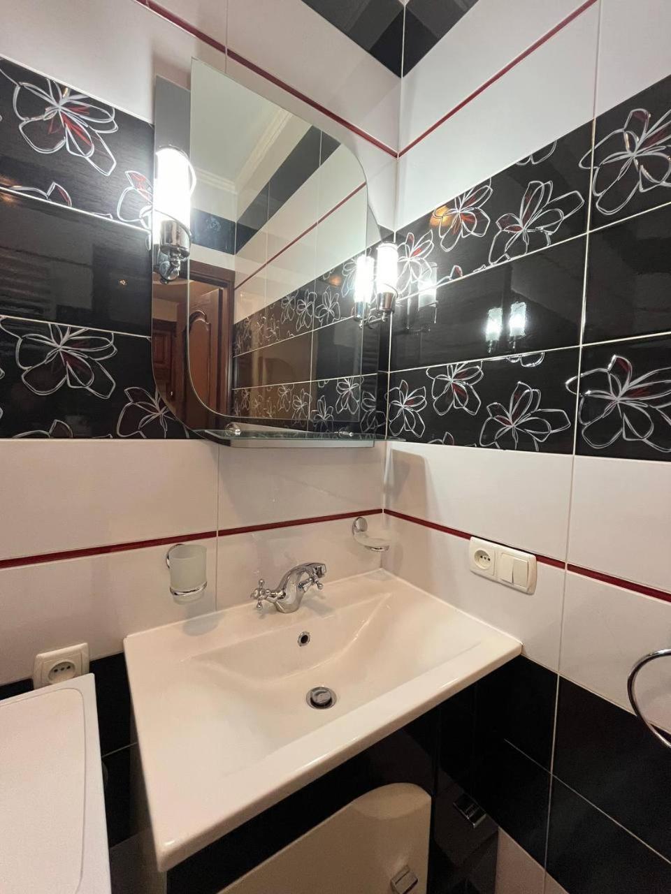 Shpytalna Apartments Λβιβ Εξωτερικό φωτογραφία